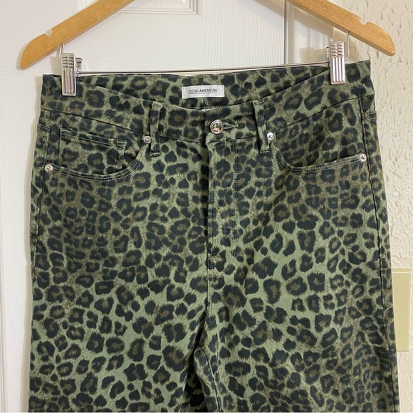 GOOD AMERICAN Good Waist Crop Jeans Leopard - Picture 5 of 7
